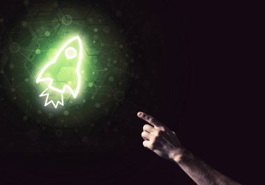 İnsan avuç içi teknoloji konsepti olarak Roket Web simgesini sunar