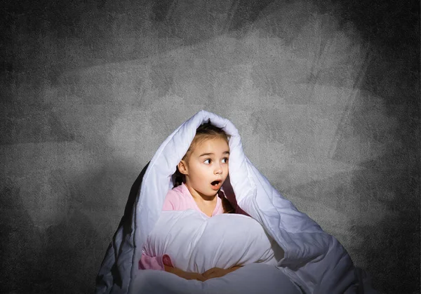 Surprised Girl Pillow Hiding Blanket Amazed Kid Lying His Bed — Stock Photo, Image