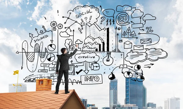 İş başarı planı çizim arka olan genç adam. Karışık teknik