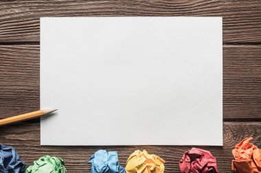 Yaratıcılık kavramı ve boş kağıt bokunun sunduğu ilham. Metninizi yerleştirin