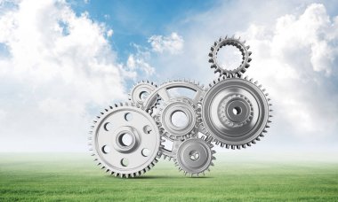Yeşil çayır üzerinde dişli tekerlekler ile soyut mekanizma