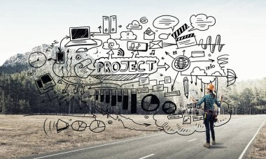 Açık havada mühendis kadının arka planı ve ekrana konsept çizimi