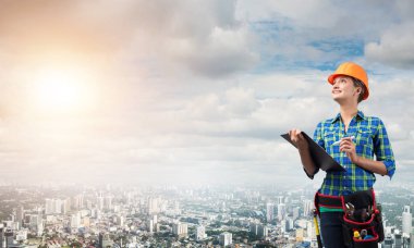 Mühendis kadın modern şehir manzarası klasörü