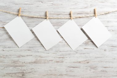 boş resim kağıdım ipte asılı