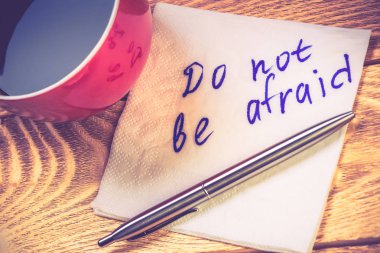 Peçeteye yazılmış romantik mesaj