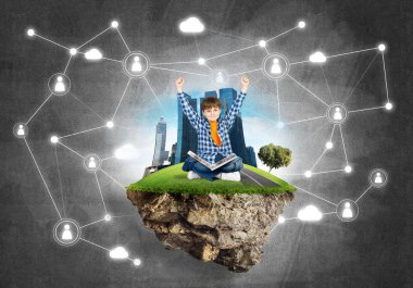 Bağlantı konsepti yüzen ada ve üzerinde kitap oturan mutlu çocuk