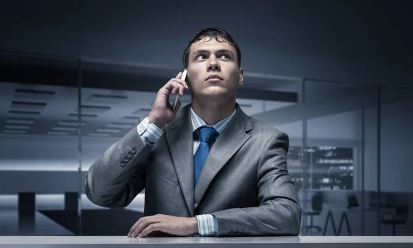 Young Man Talking Phone Looking Upward Businessman Sitting Desk Conference — Stock Photo, Image