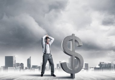 Öfkeli genç işadamı taş gibi bir sembolle kaza yapacak.