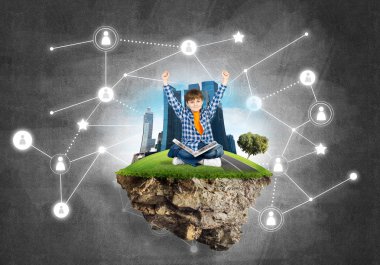 Bağlantı konsepti yüzen ada ve üzerinde kitap oturan mutlu çocuk