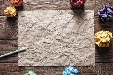 Paperballs ile ilham ve yaratıcılık kavramı. Metninizi yerleştirin