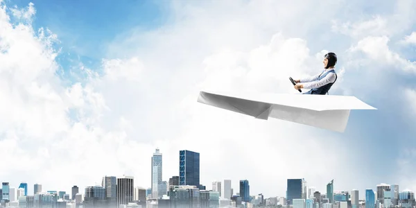 Conceito Motivação Empresarial Com Piloto Sentado Avião Papel Homem Engraçado — Fotografia de Stock