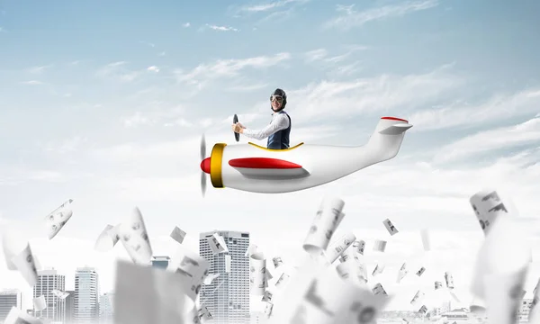 Framgångsrik Hantering Och Informationsanalys Koncept Med Rolig Pilot Flygare Som — Stockfoto
