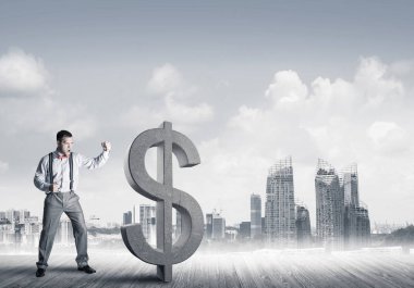 Öfkeli genç işadamı yumruklanmış dolar sembolüyle kaza yapacak.