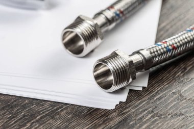 İç vida bağlayan su örgülü hortum