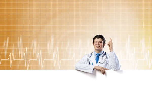Junge Hübsche Ärztin Mit Weißem Transparent Platzieren Sie Ihren Text — Stockfoto