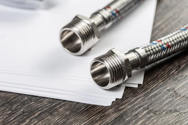 İç vida bağlayan su örgülü hortum