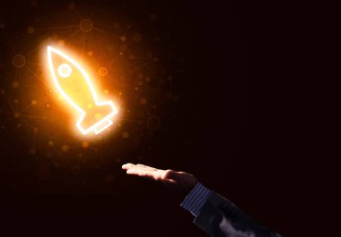 İnsan avuç içi teknoloji konsepti olarak Roket Web simgesini sunar