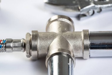 İç vida bağlayan su örgülü hortum