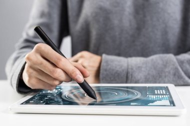 Finansal veri analizi için tablet bilgisayarı