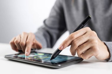 Finansal veri analizi için tablet bilgisayarı