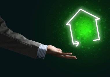 Koyu arkaplanda ev ya da ana sayfa simgesine elle işaret edilen kavramsal resim