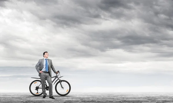 Uomo Sicuro Successo Giacca Cravatta Piedi Con Bici Uomo Affari — Foto Stock