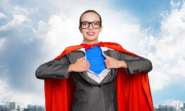 Gelukkig zakenvrouw super heldin — Stockfoto