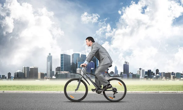 Hombre Negocios Apresura Trabajar Bicicleta Hombre Con Traje Negocios Montando — Foto de Stock