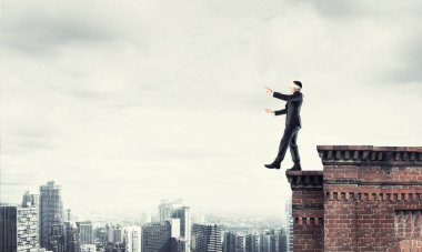 Tehlike ve risk konsepti iş adamlarının sınırdan adım atması