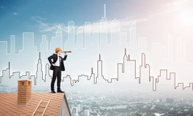 Makinist çatıda dikilip dürbüne bakıyor. Karışık ortam