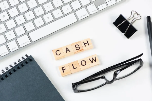 Cash flow statement concept with letters on cubes — Stock Photo, Image