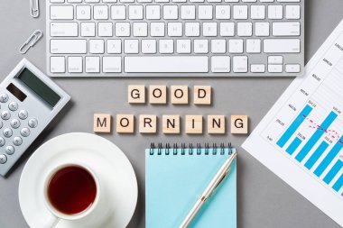 Küplerdeki harflerle günaydın mesajı.