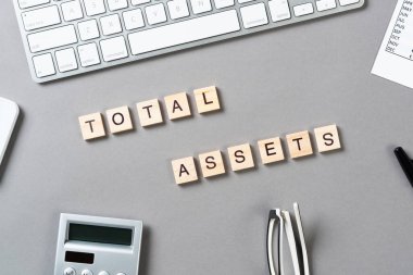 Küpler üzerindeki harflerle toplam varlık kavramı