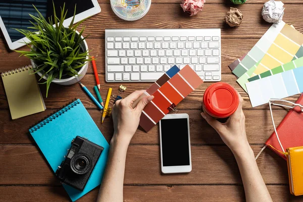 Woman blogger or columnist relax with coffee — Stock Photo, Image