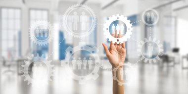 Takım çalışması konsepti ve zarif modern iç mekandaki kişinin jestini seçmek