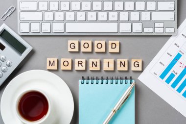 Küplerdeki harflerle günaydın mesajı.