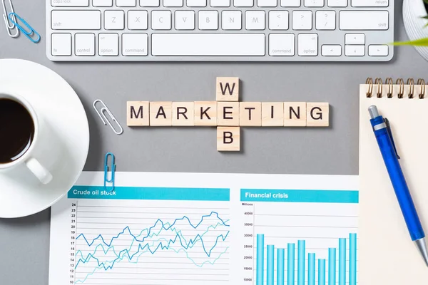 Web marketing koncepció betűkkel kockákon — Stock Fotó