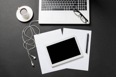 Modern ofis işyerinin en üst görünümü