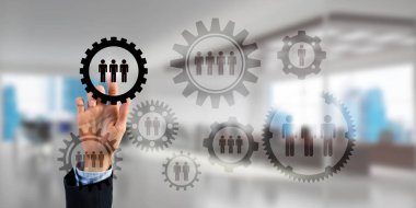 Takım çalışması konsepti ve zarif modern iç mekanlarda iş adamlarının jestlerini seçmek