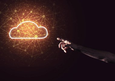 El ele tutuşan insan avuç içinde bulut hesaplama kavramı