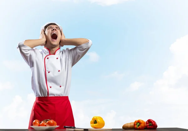 Joven Chef Masculino Gritando Shock Horror Chef Caucásico Emocional Sombrero — Foto de Stock