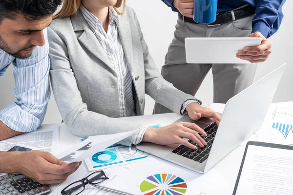 Conceito Trabalho Equipe Corporativa Com Empresários Secretário Trabalhando Com Laptop — Fotografia de Stock