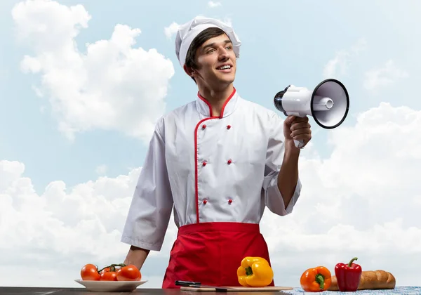 Jeune Chef Debout Avec Mégaphone Main Chef Caucasien Émotionnel Chapeau — Photo