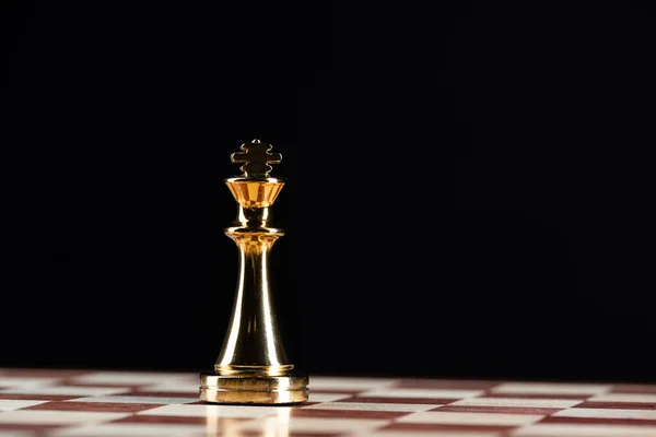 Golden king chess figure on chessboard — Stock Photo, Image
