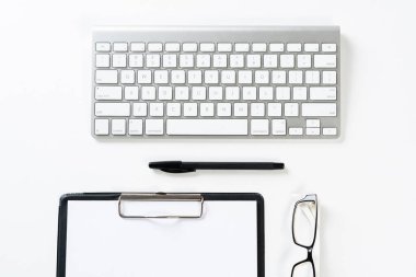 İyi organize edilmiş ev ofis işyerinin en üst görünümü