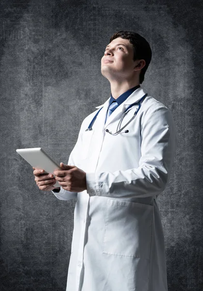 Doctor with a computer tablet — Stock Photo, Image