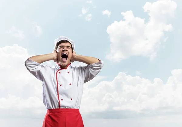Młody szef kuchni krzyczy w szoku i przerażeniu — Zdjęcie stockowe