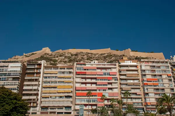 Arquitetura Urbana Alicante Espanha Pouco Espaço Edifício Residencial Com Varandas — Fotografia de Stock