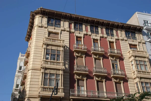 Vista Baixo Ângulo Uma Antiga Casa Cidade Restaurada Alicante Com — Fotografia de Stock