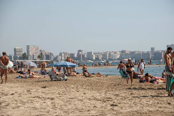 Yazın Spanya Costa Blanca Alicante Plajındaki Insanlar — Stok fotoğraf